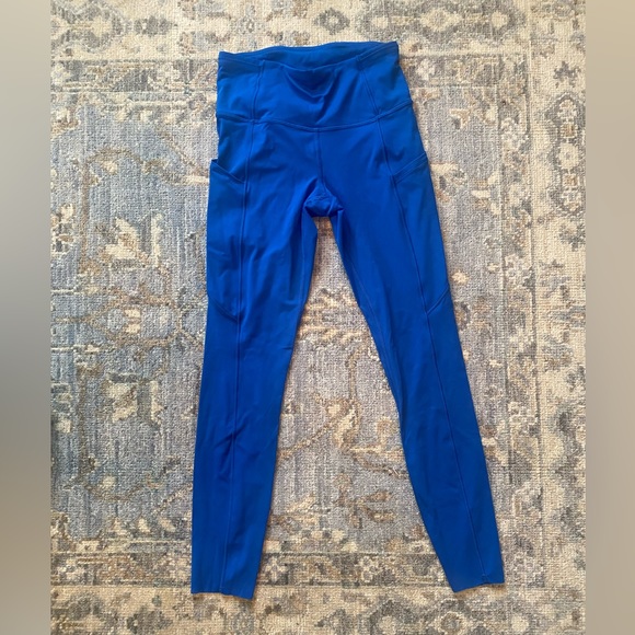 Lululemon tight with pockets - never worn - size 4 - Picture 2 of 5